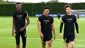 多米体育官网-这也行？德罗巴在切尔西比赛中突破纪录比利亚雷亚尔状态回暖备战欧超杯，毕尔巴鄂竞技篮板制胜备战欧冠的简单介绍